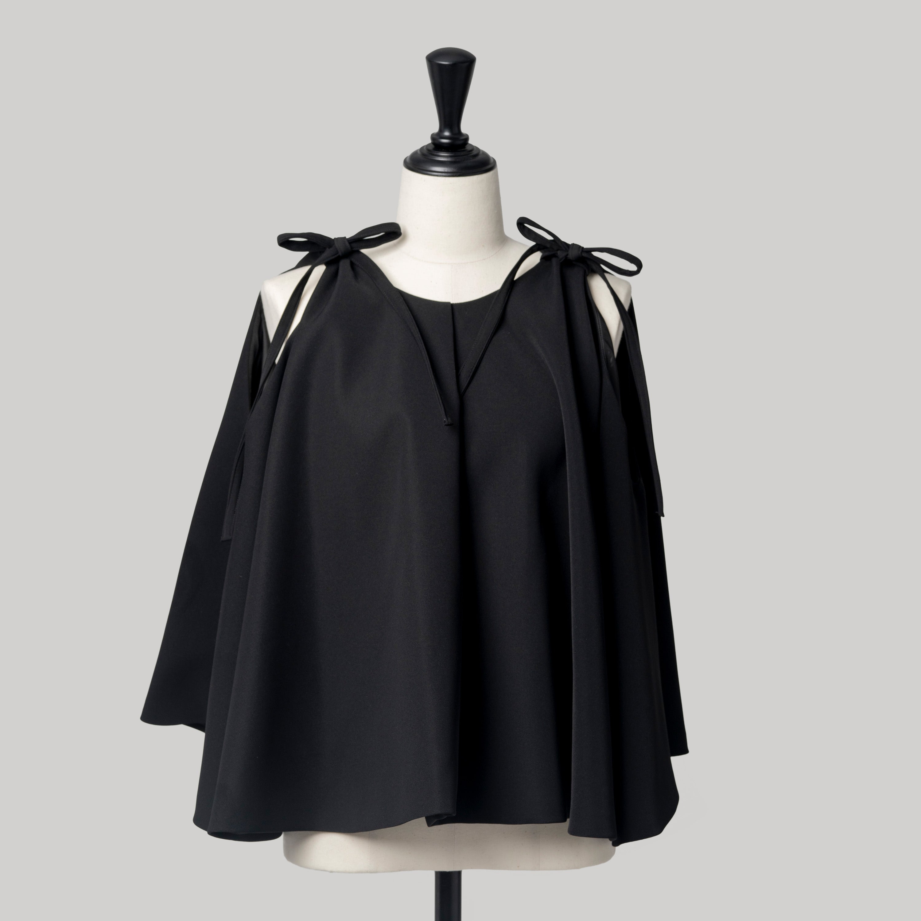 FLARE SLEEVELESS SATINE