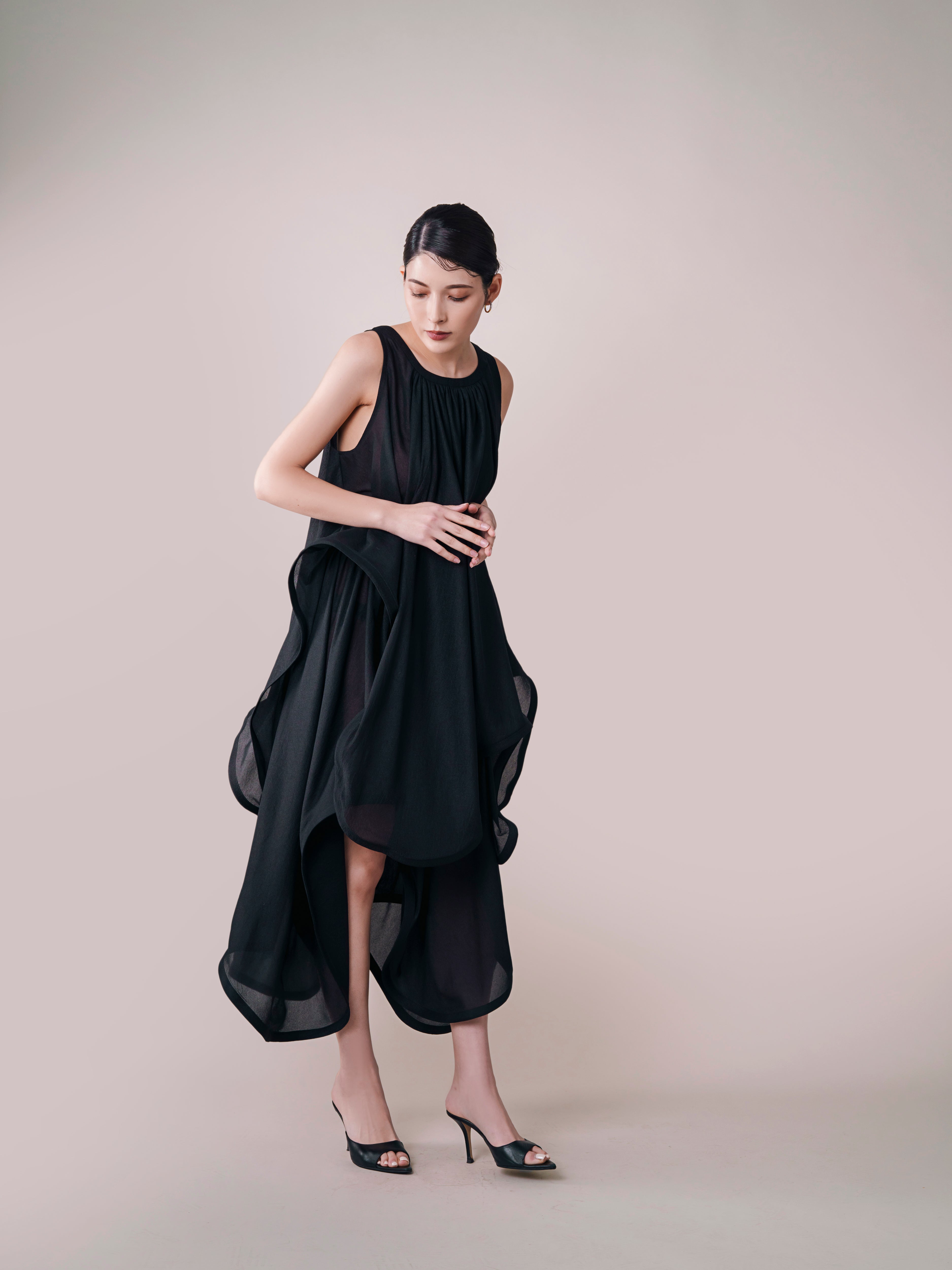 CURL ASYMMETRY SLEEVELESS
