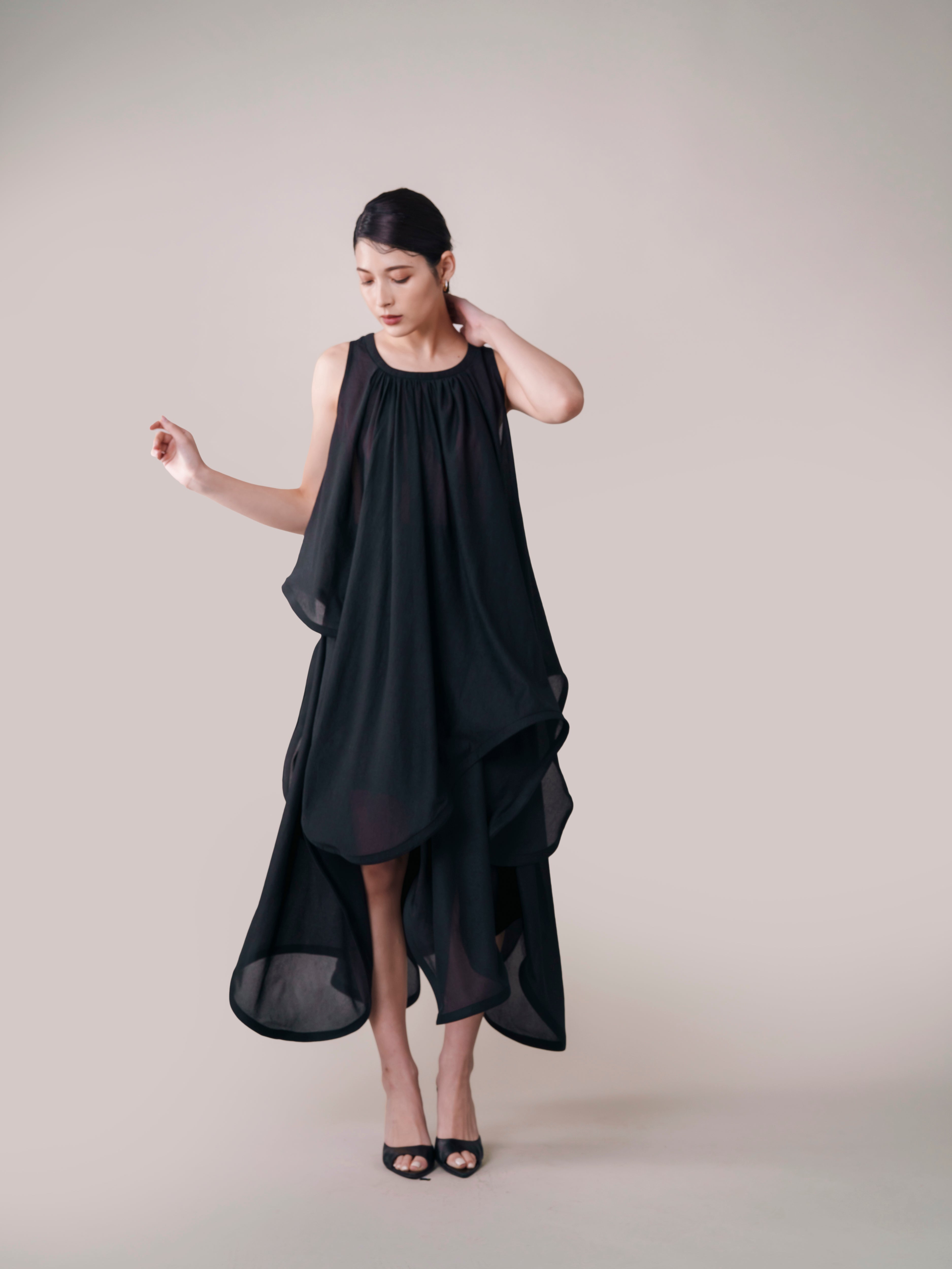 CURL ASYMMETRY SLEEVELESS