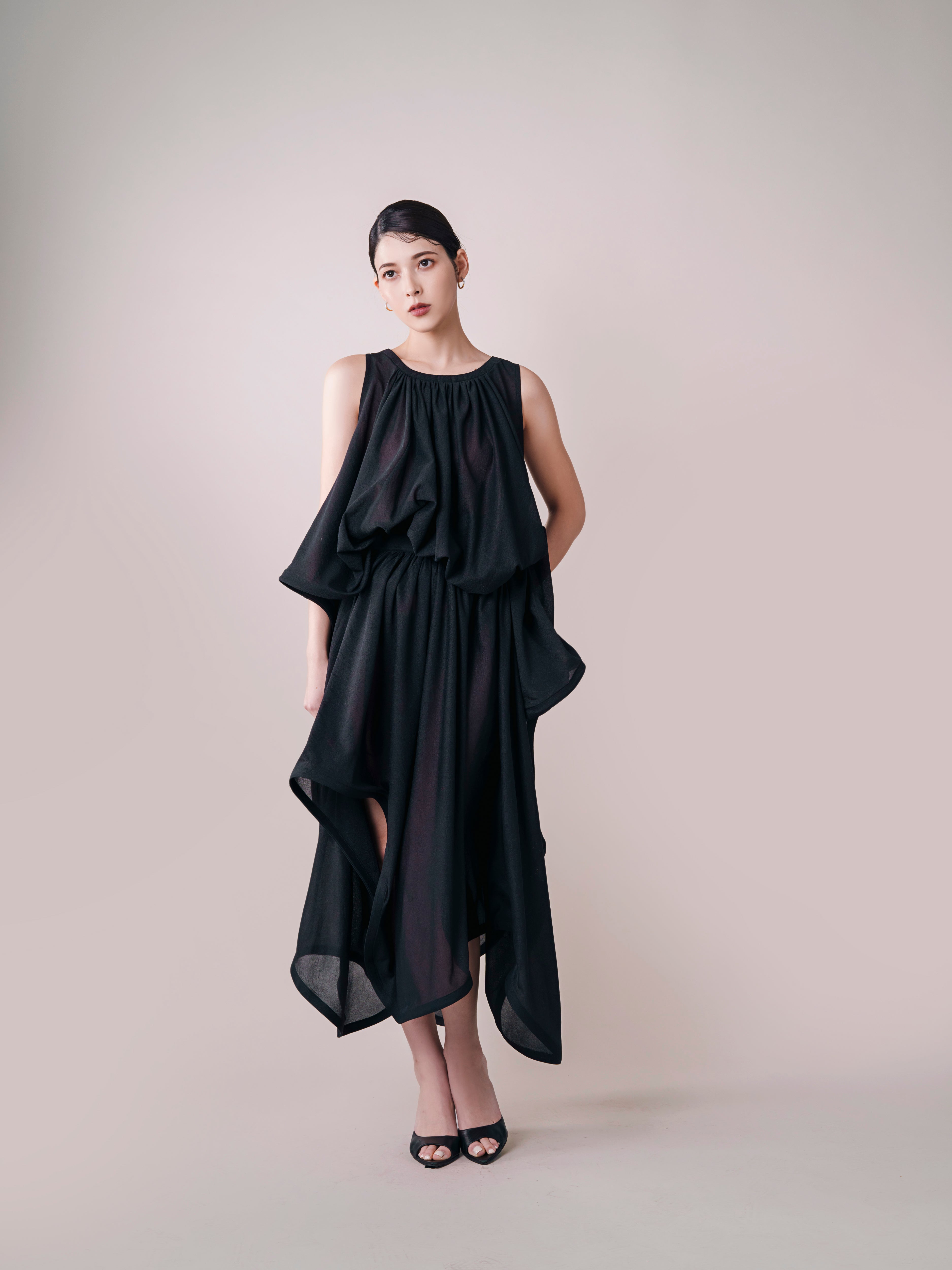 CURL ASYMMETRY SLEEVELESS