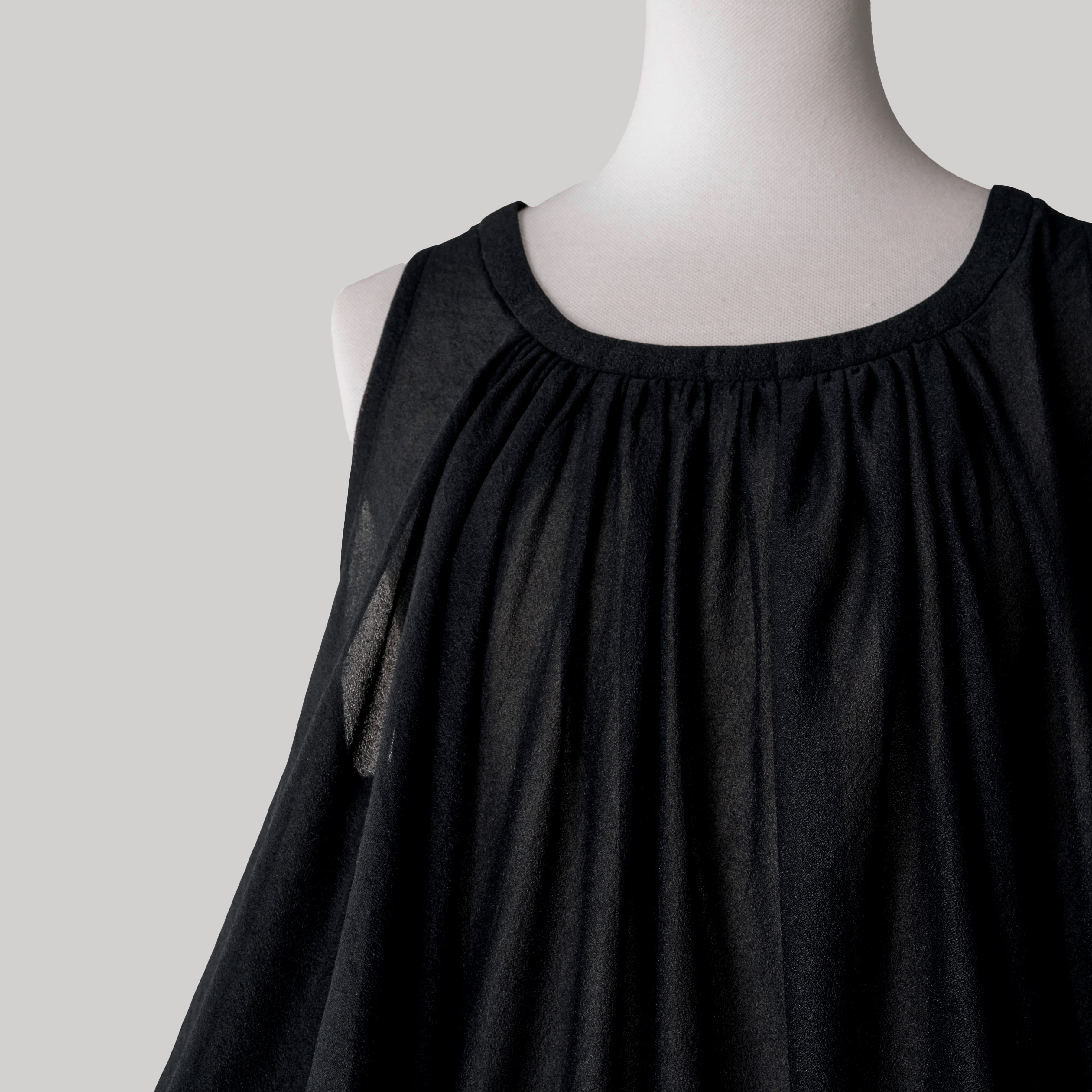 CURL ASYMMETRY SLEEVELESS