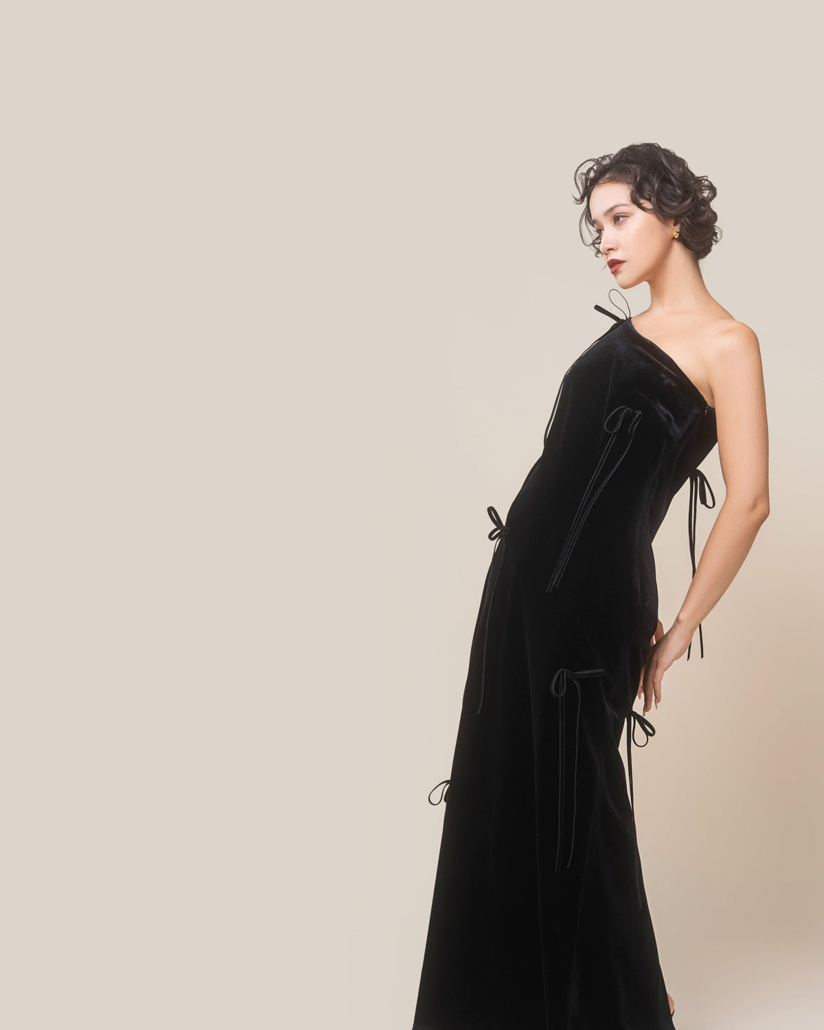 ONE SHOULDER RIBBON DRESS