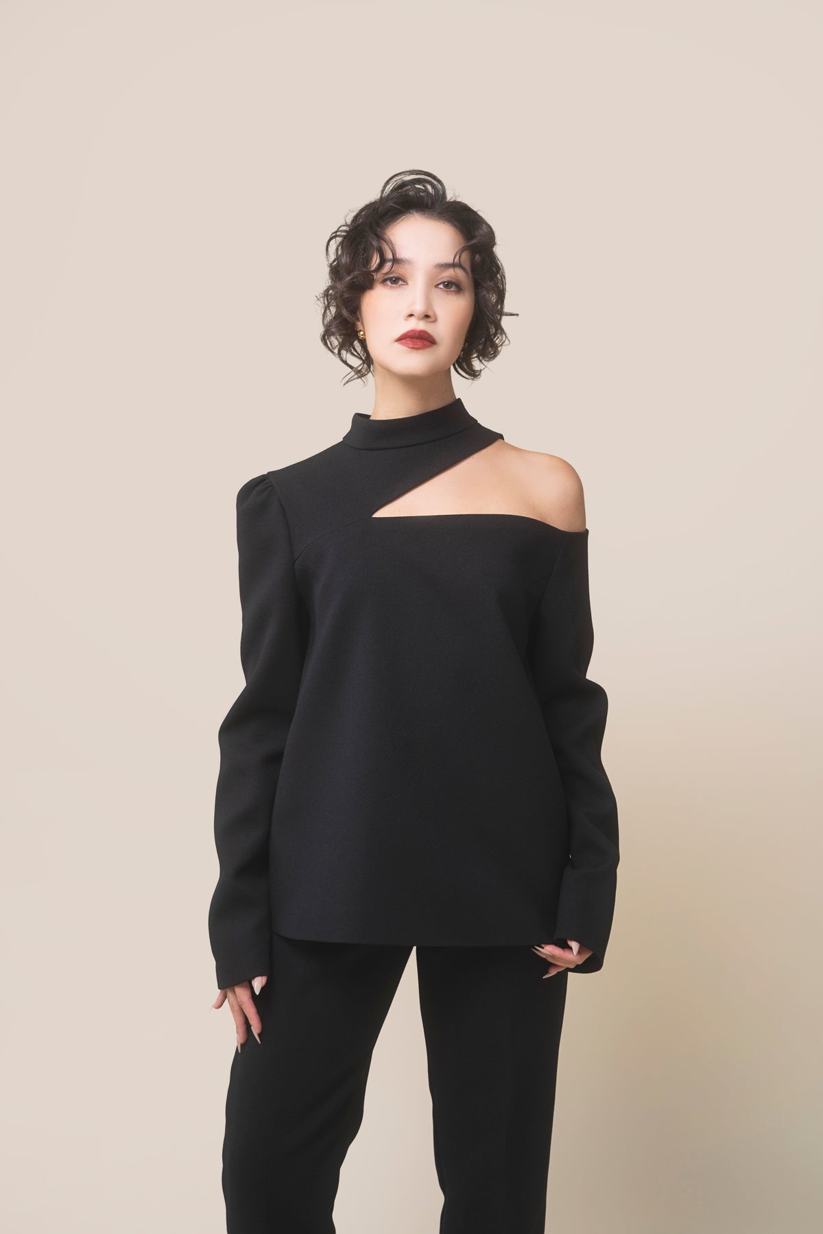 EDGE LINE BLOUSE
