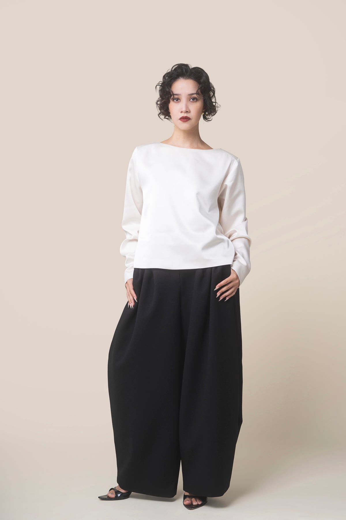 BACK DRAPE RIBBON BLOUSE