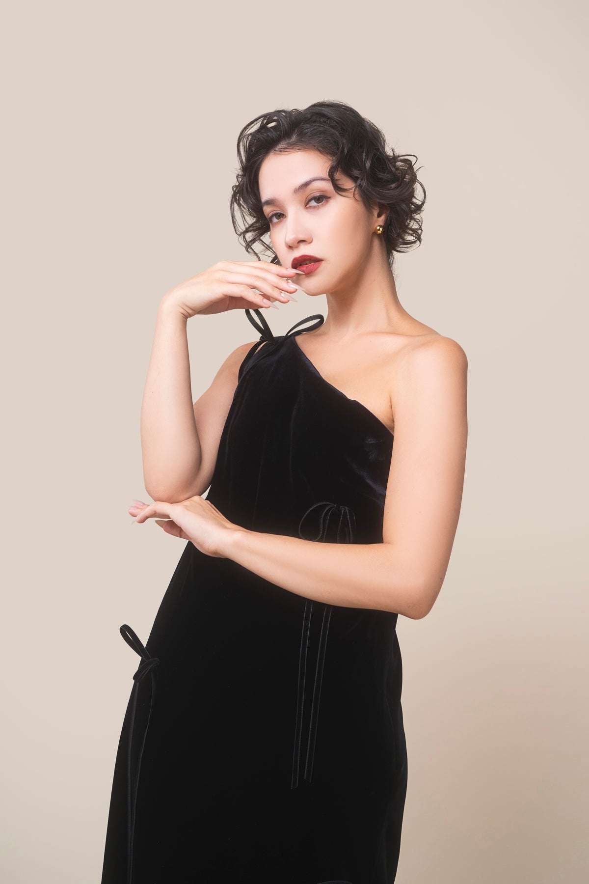 ONE SHOULDER RIBBON DRESS