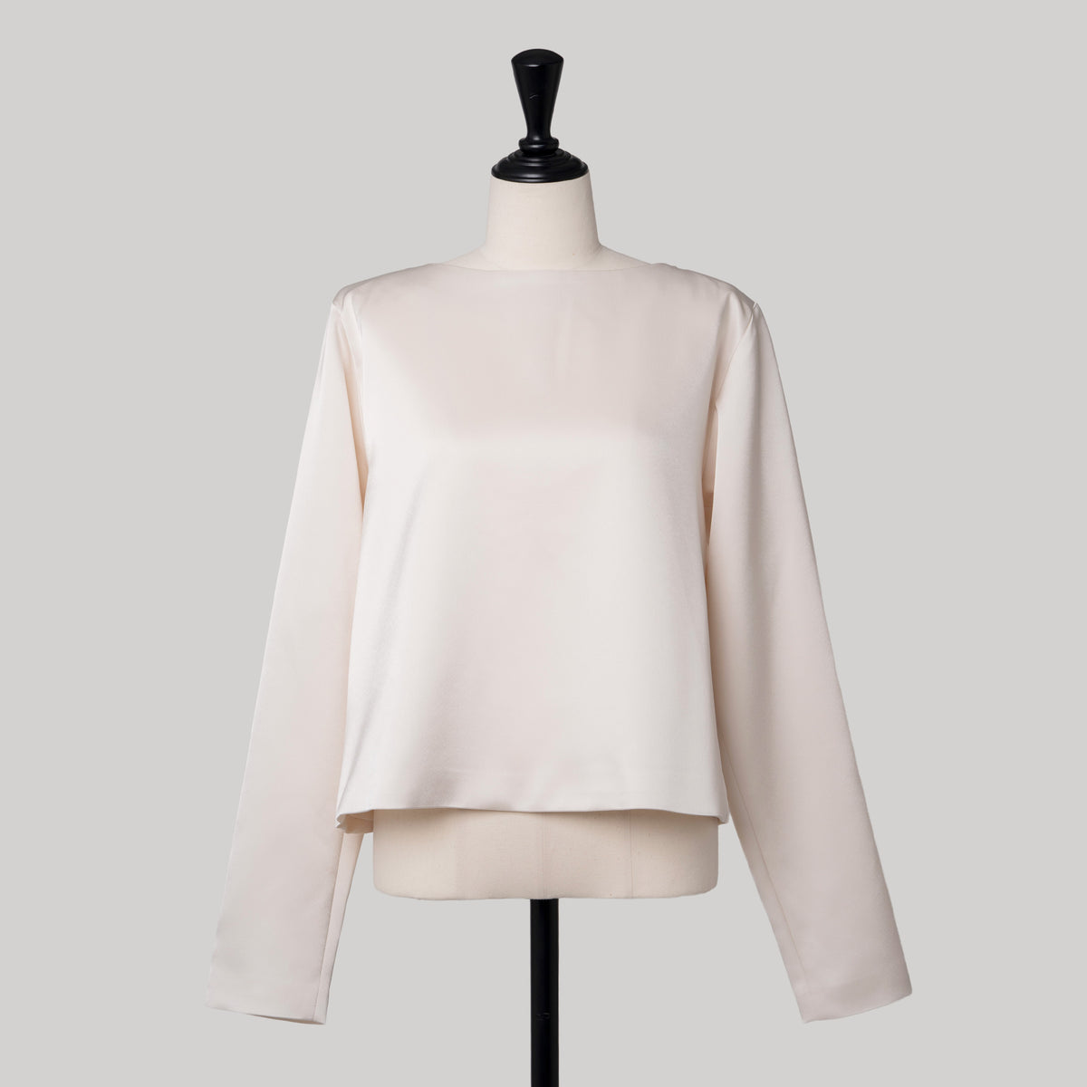 BACK DRAPE RIBBON BLOUSE