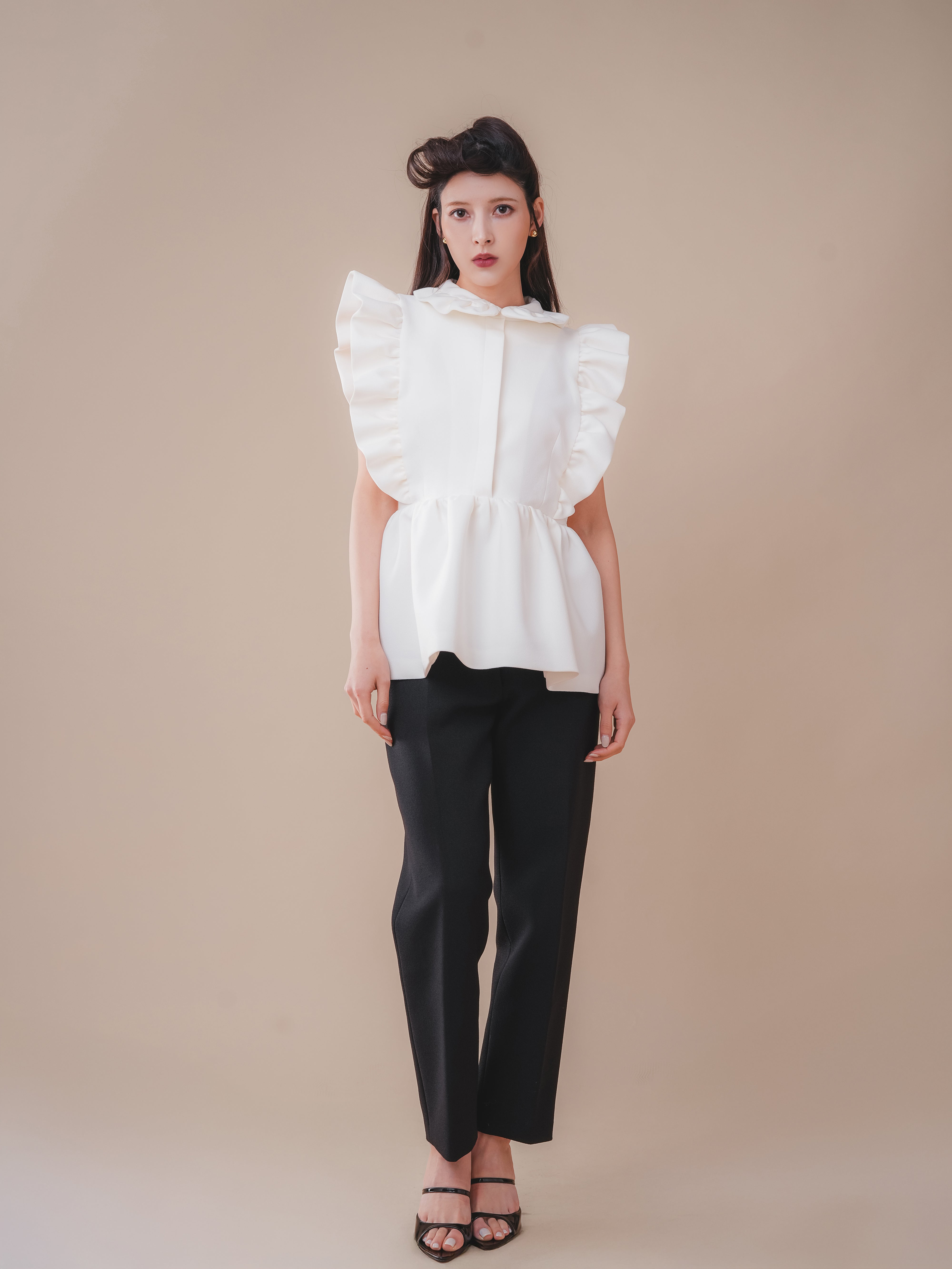 FRILL SLEEVELESS