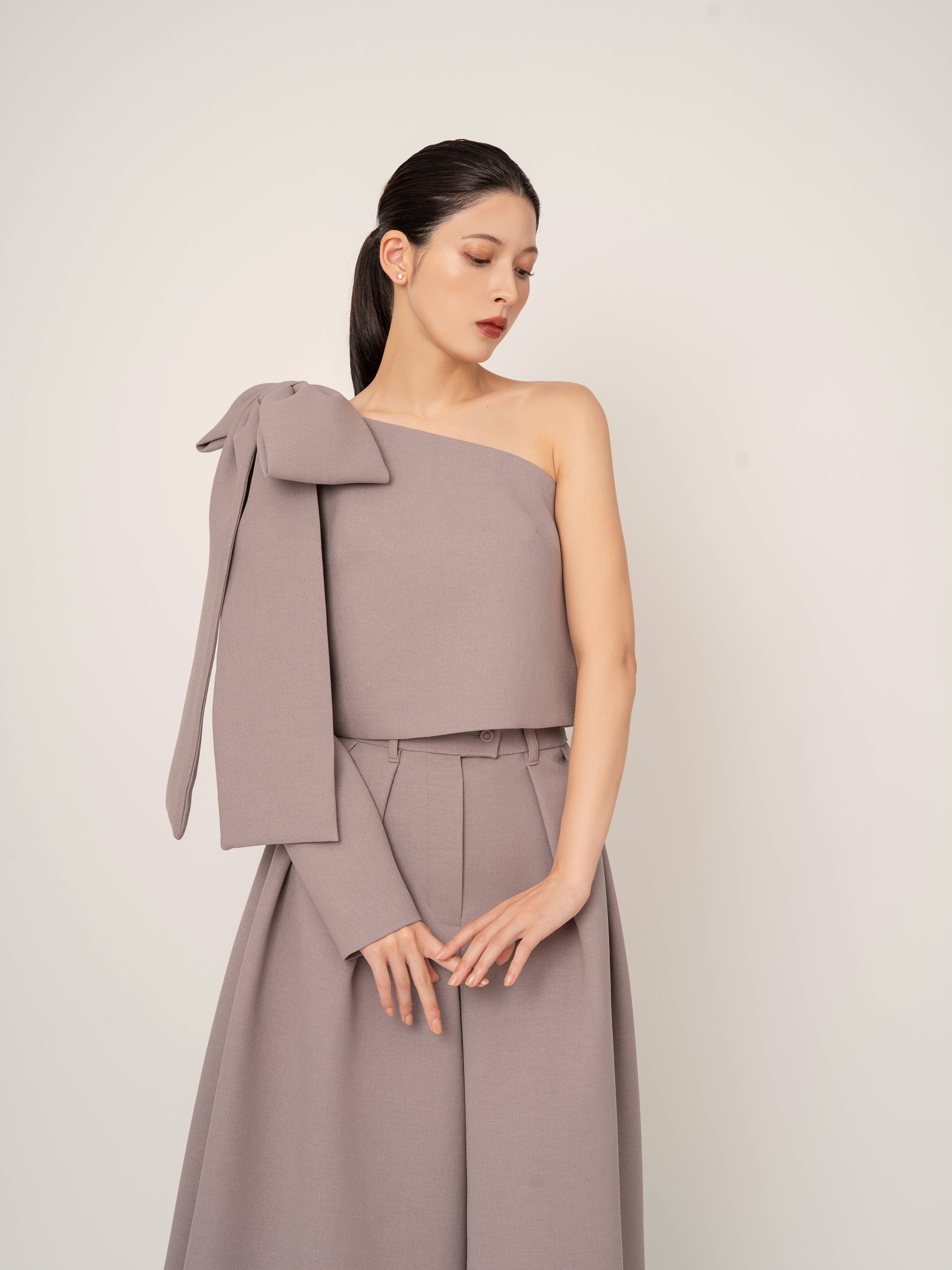 ONE SHOULDER RIBBON BLOUSE